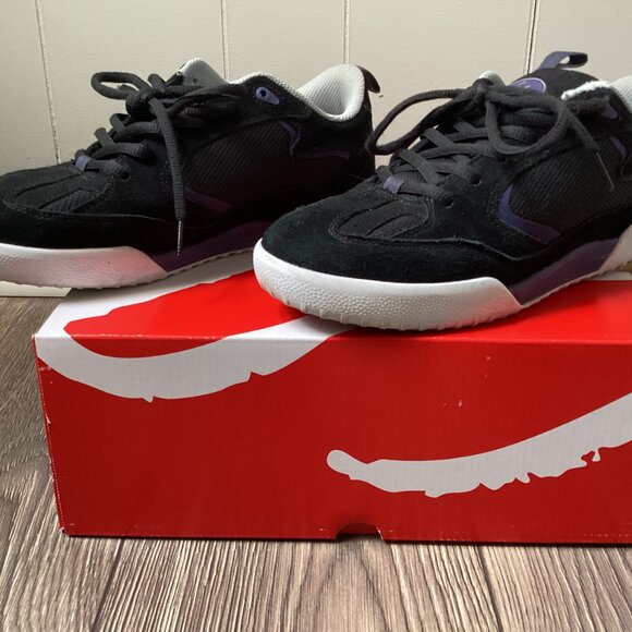 Athletic_Shoes